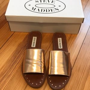 NWOT ROSE GOLD STEVE MADDEN SANDALS